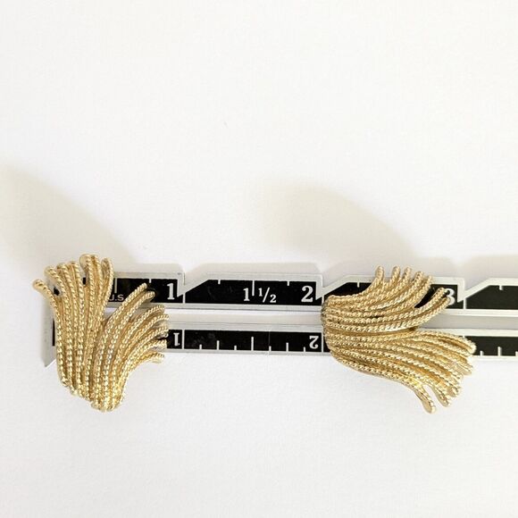 Vintage Monet Mirador Tassle Waterfall Rope Gold Tone Clip-on Earrings Signed - Picture 10 of 10